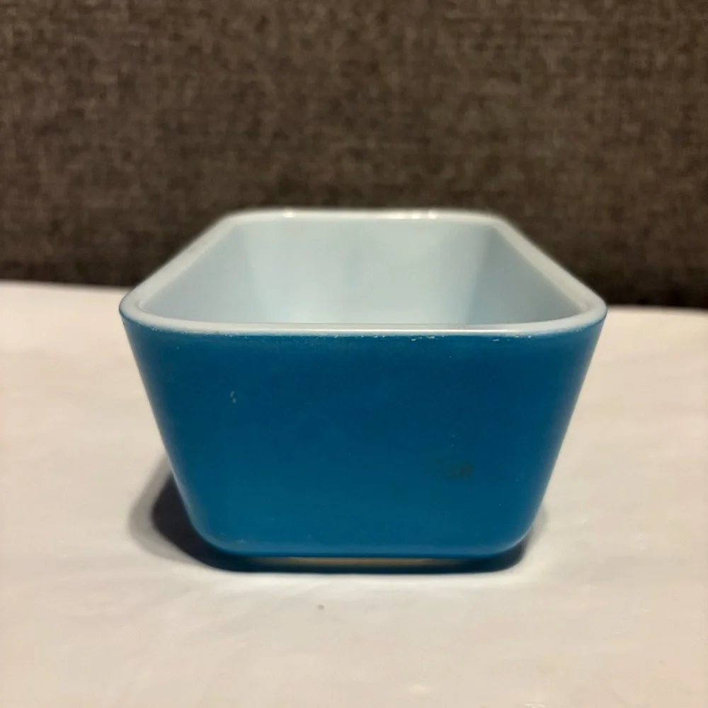 Pyrex vintage blue