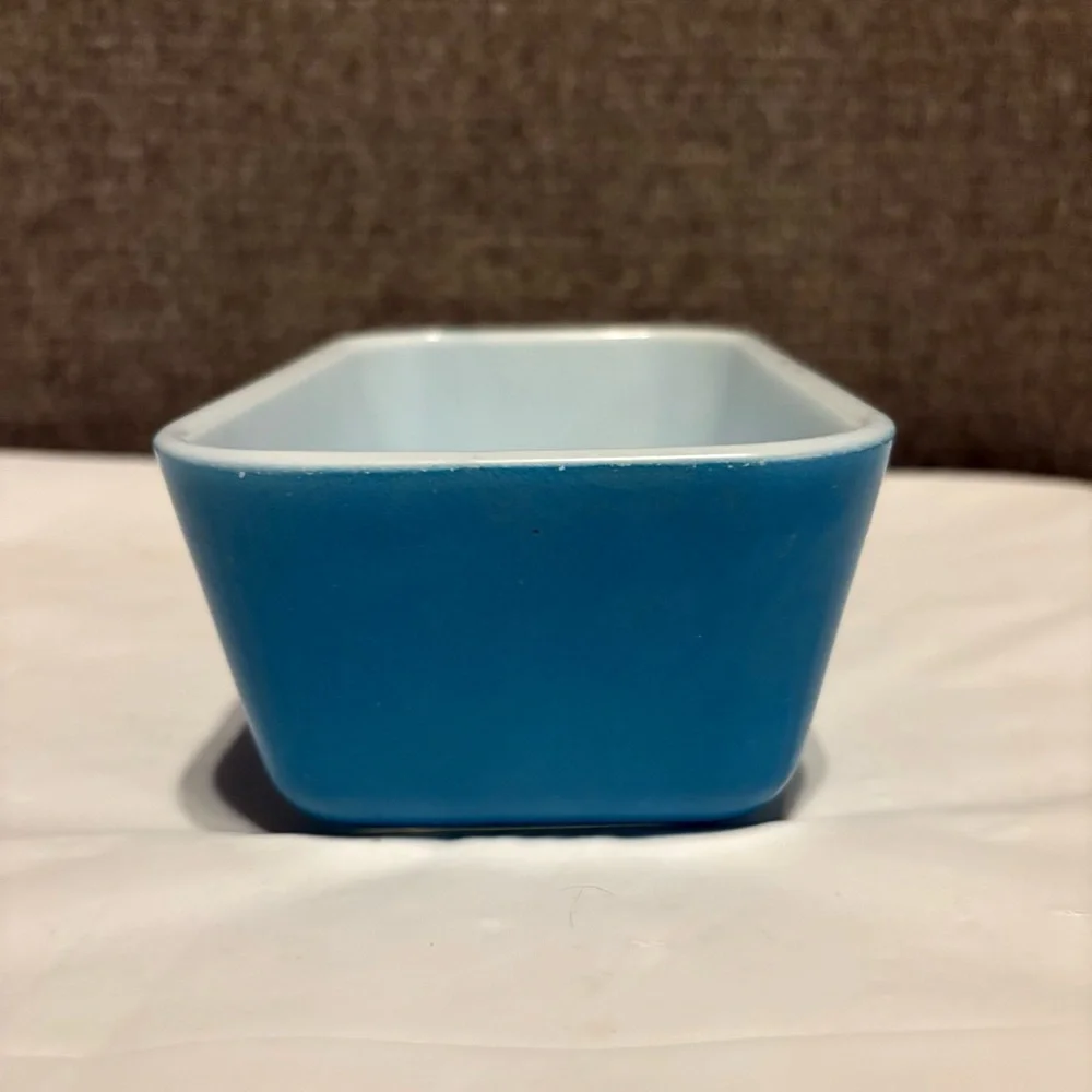 Pyrex vintage blue