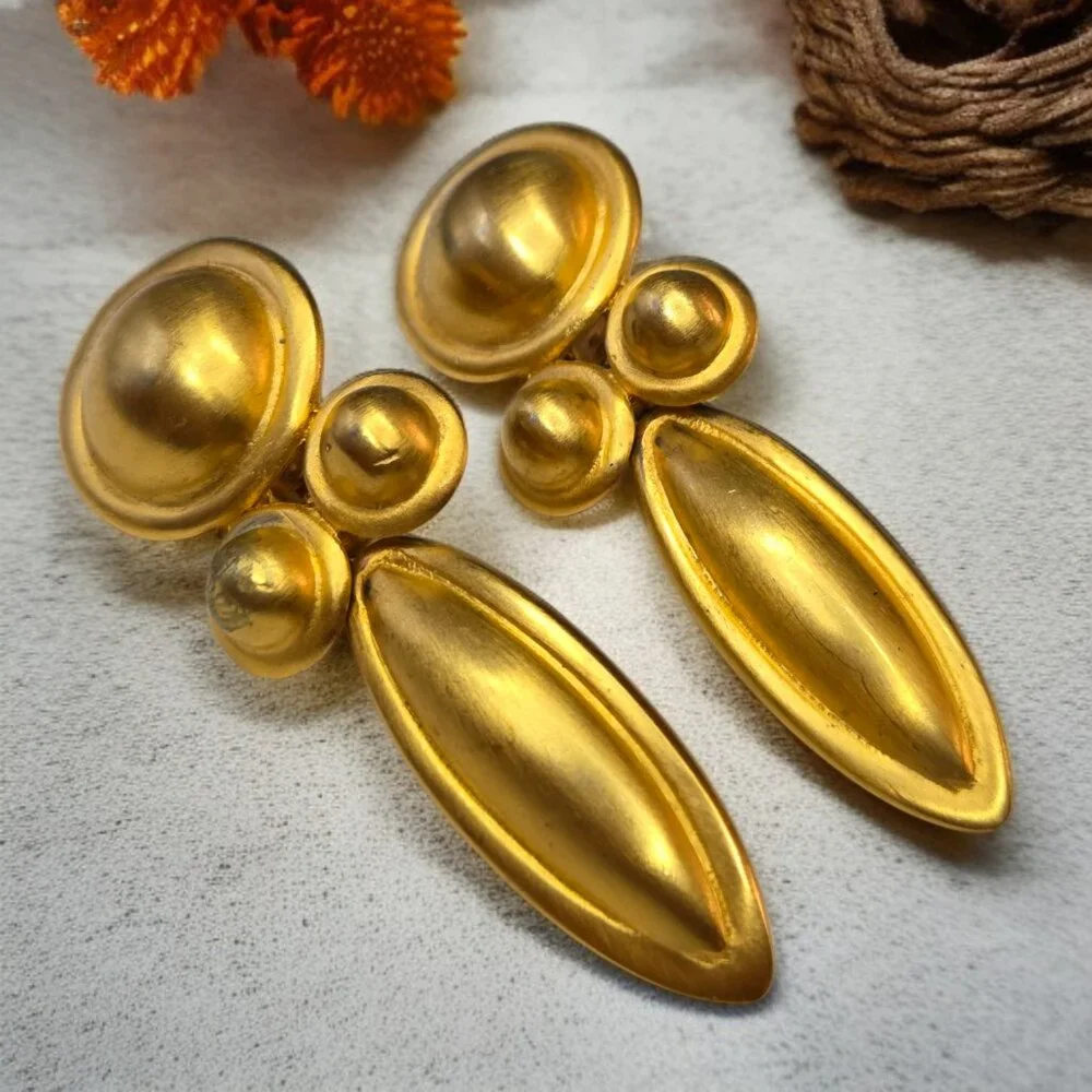Clara Studio stunning vintage