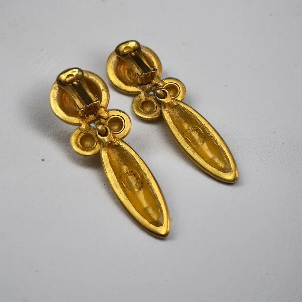 Clara Studio stunning vintage
