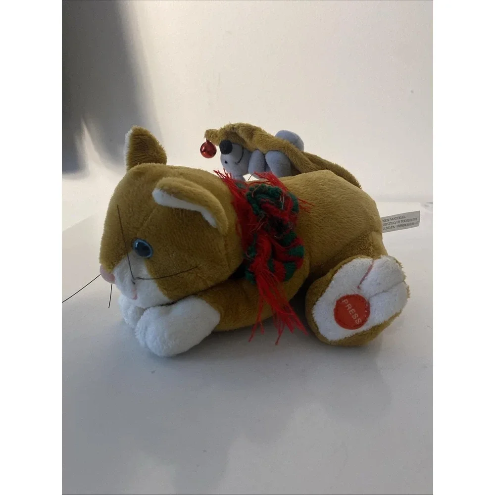 Vintage Pan Asian Creations Christmas Musical Cat with Mouse Tail Shakes