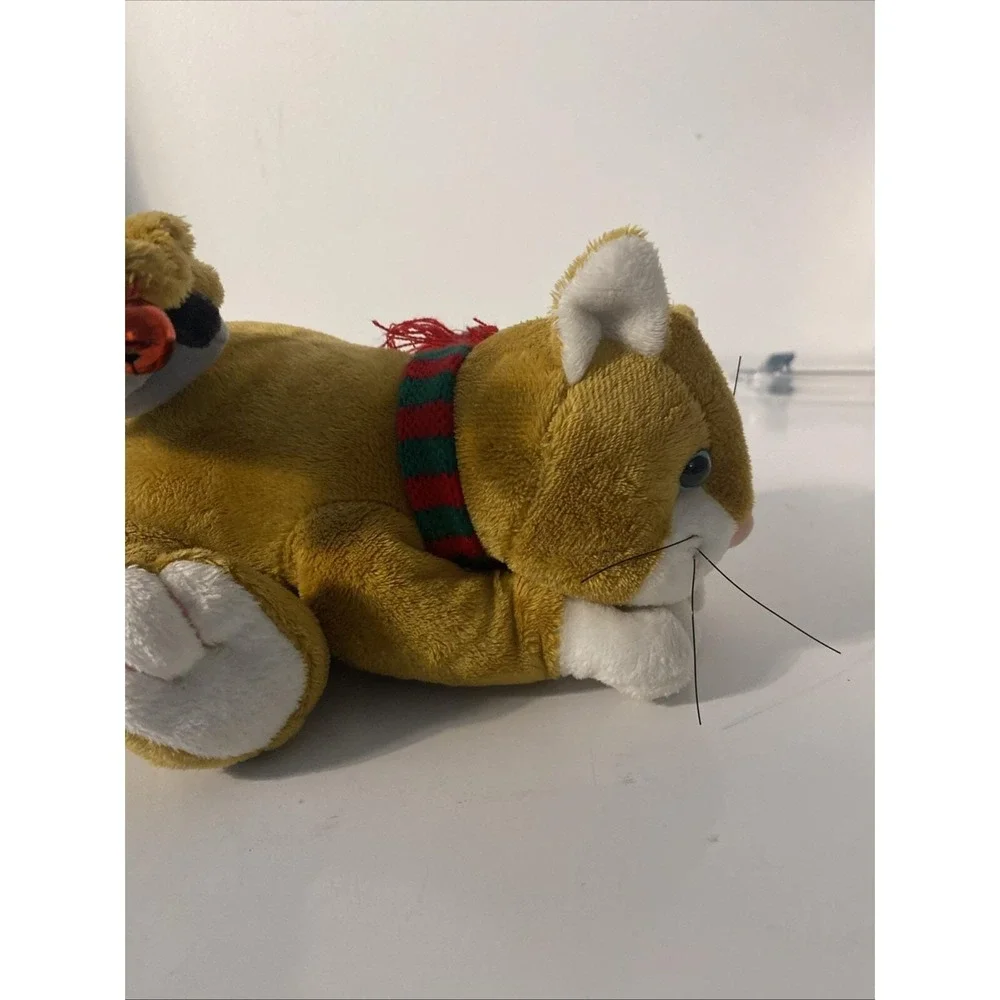 Vintage Pan Asian Creations Christmas Musical Cat with Mouse Tail Shakes