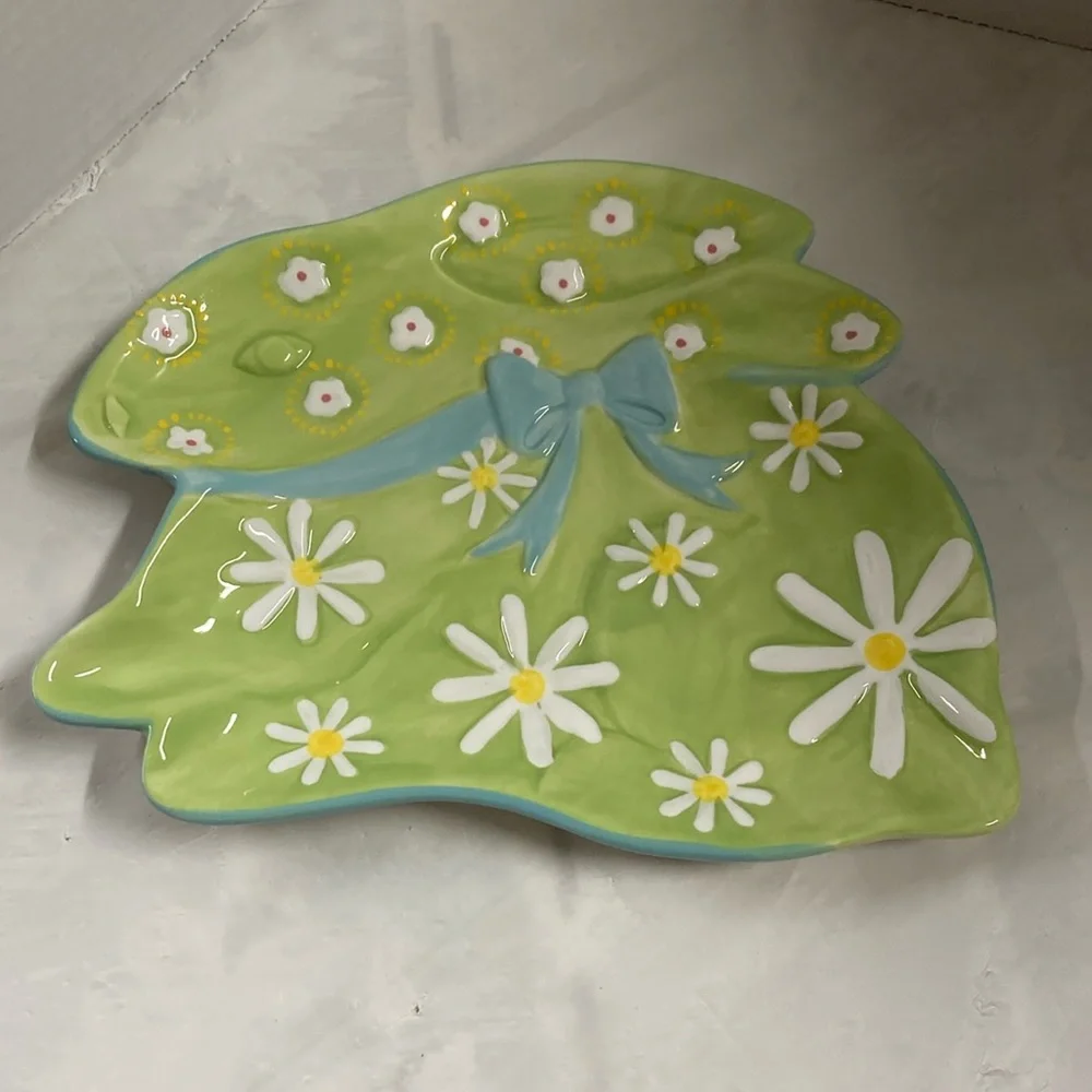 Pier 1 Easter Bunny Rabbit Hand Painted Dolomite Cookie Treats Plate Daisies