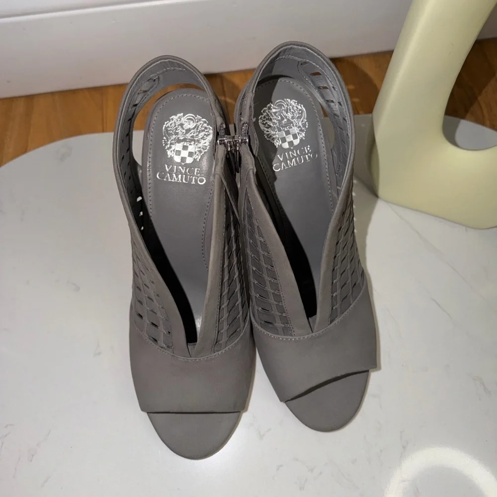 Vince Camuto elegant gray
