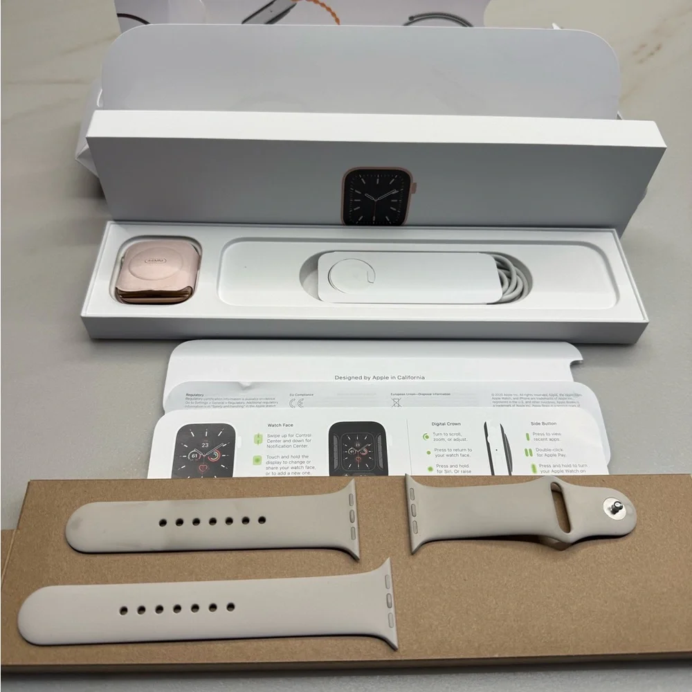 Apple series 6 Smartwatch gold aluminum 44MM with Cream Band