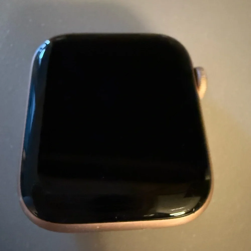 Apple includes band
