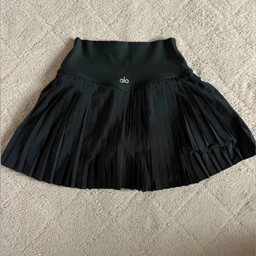 ALO Yoga Charcoal Pleated Mini Skirt