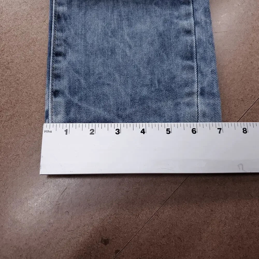 Levis bundles stitching detailing