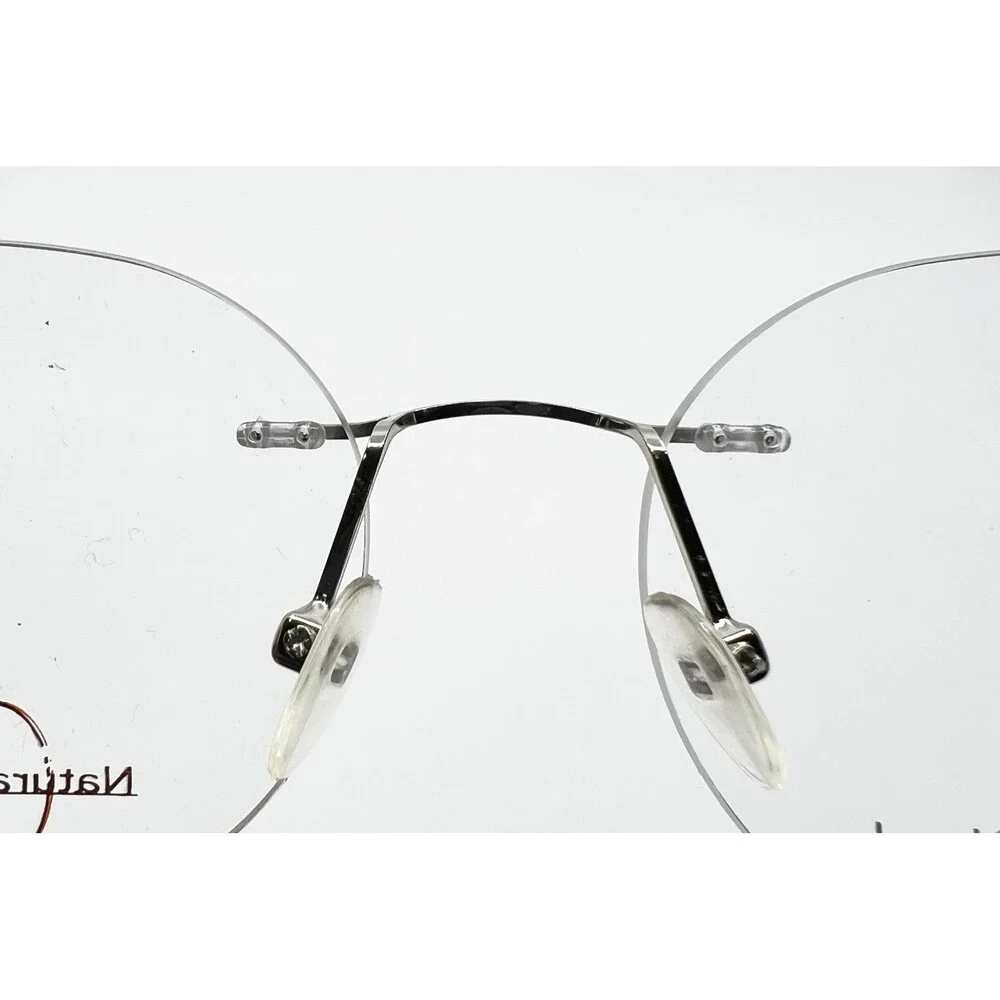 Naturally Rimless measurements lens