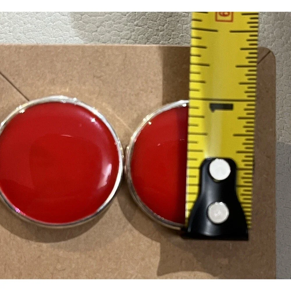 Vintage closure unique red
