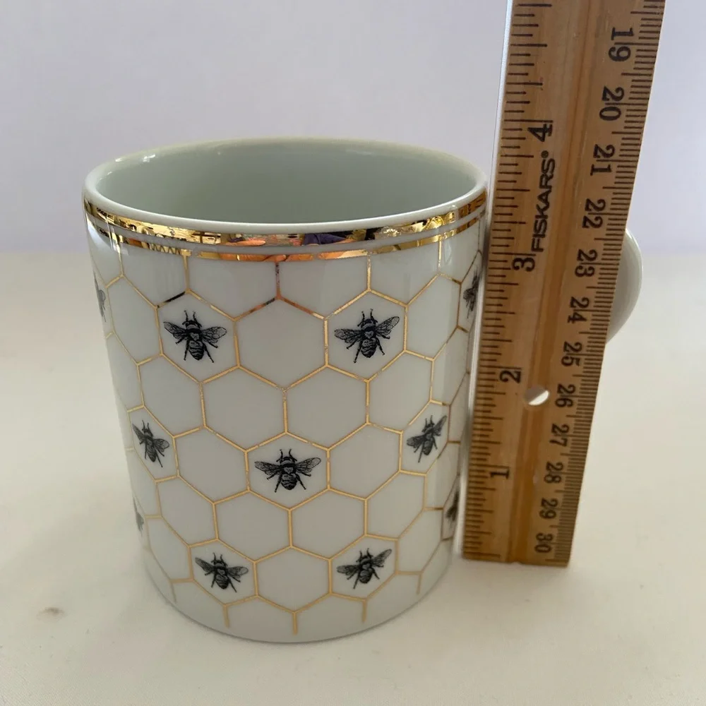 Williams Sonoma 18k mug detailing