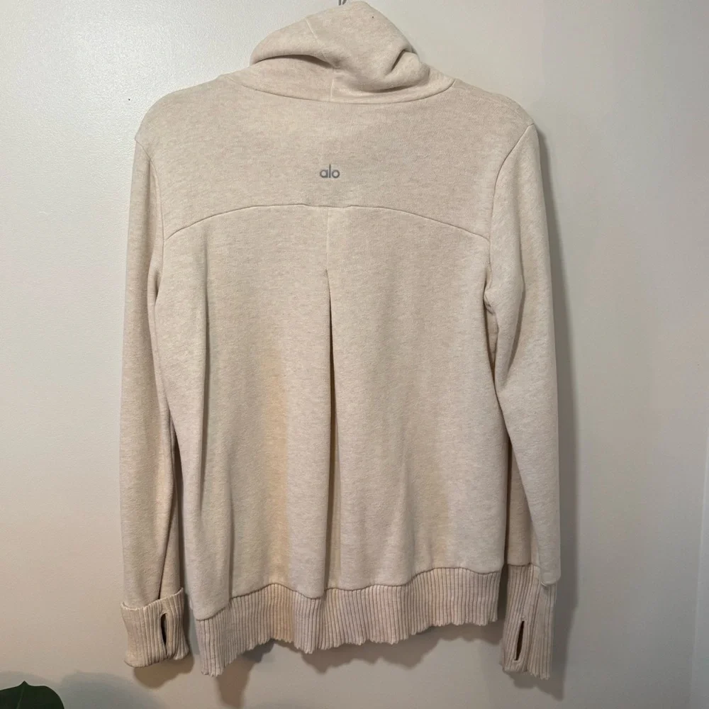 ALO Yoga soft elegant
