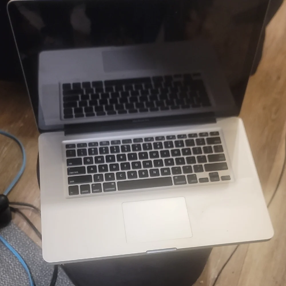 Apple MacBook 15