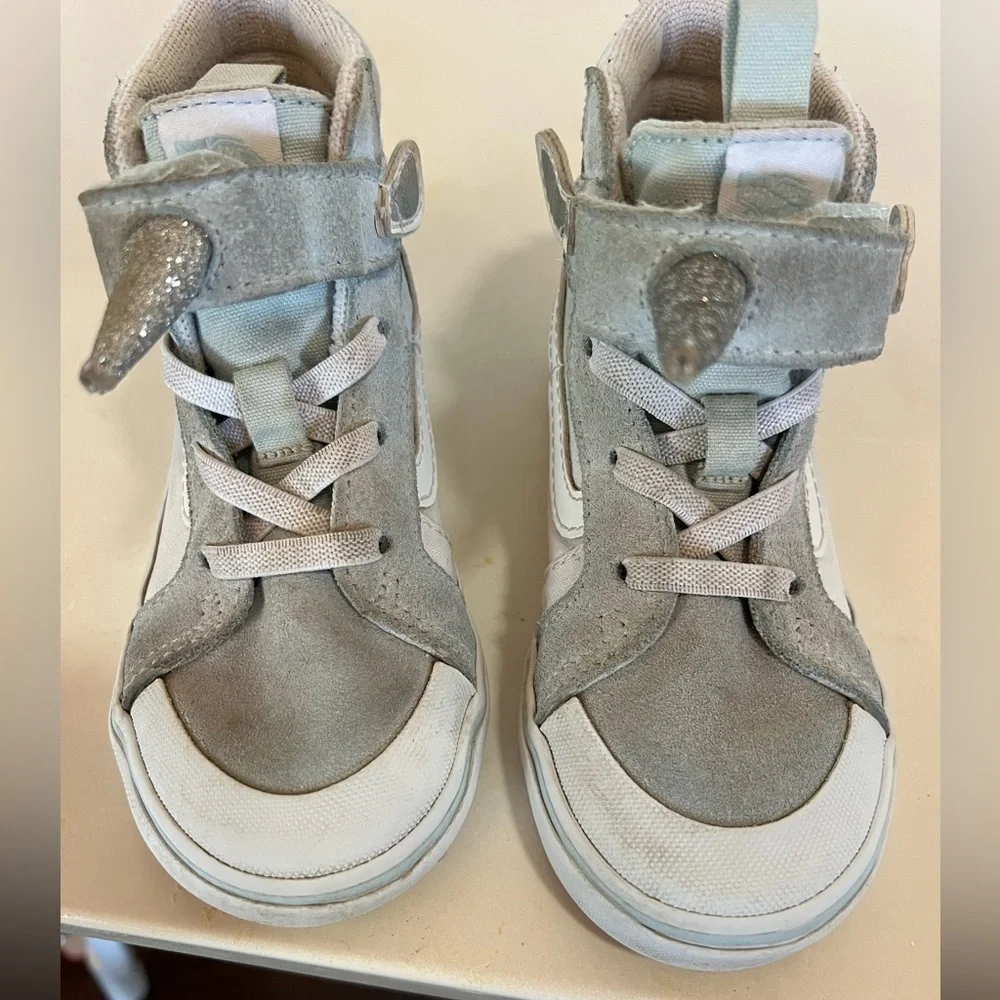 Vans questions leave