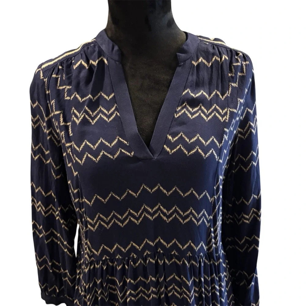 HOLDING HORSES neckline long