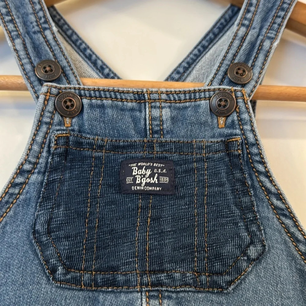 baby Oshkosh b'gosh overalls - boys or girls size 9 months pocket details