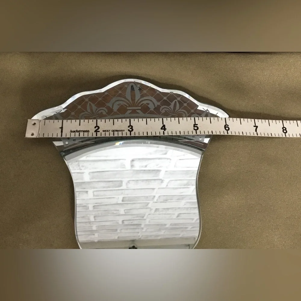 Cesars World Princess Beveled Etched Handheld Vanity Mirror - B245