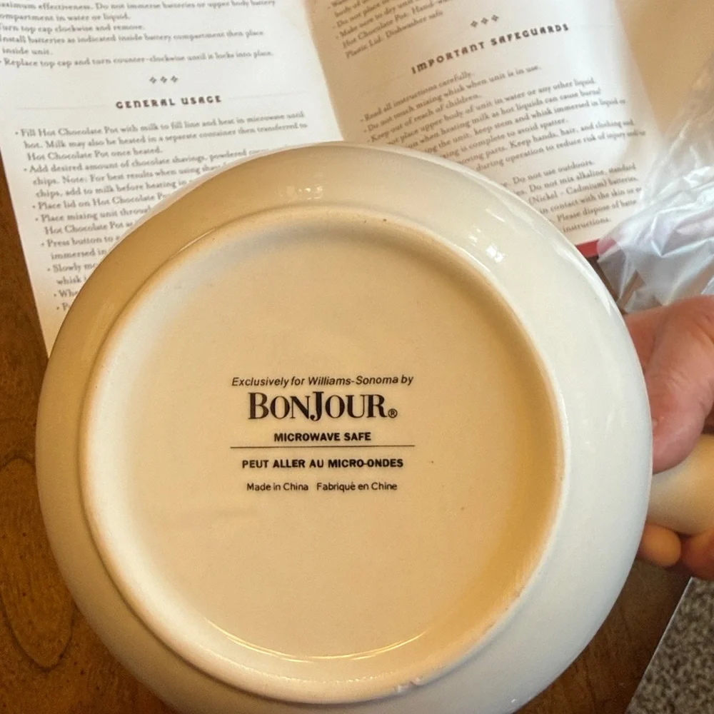 Williams Sonoma stirrer has lid