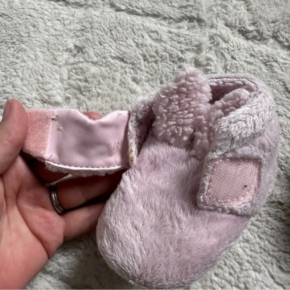 UGG style pink detailing