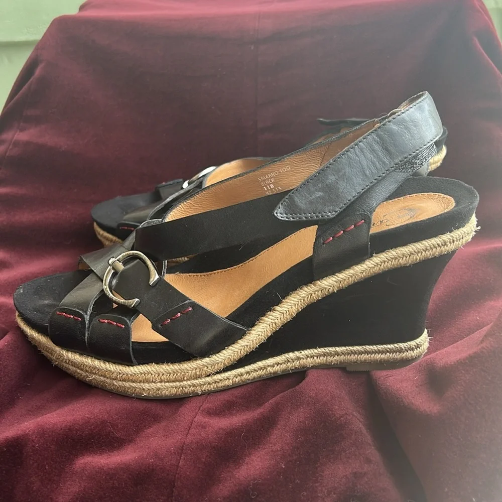 Earthies these sandals