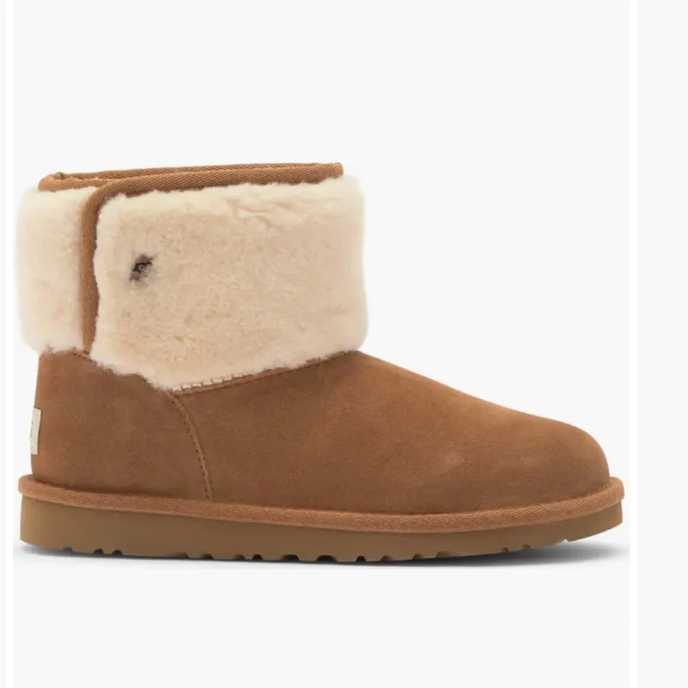 UGG Walker, Toddler, Little Kid & Big Kid $115 Color: Chestnut size 1 NEW