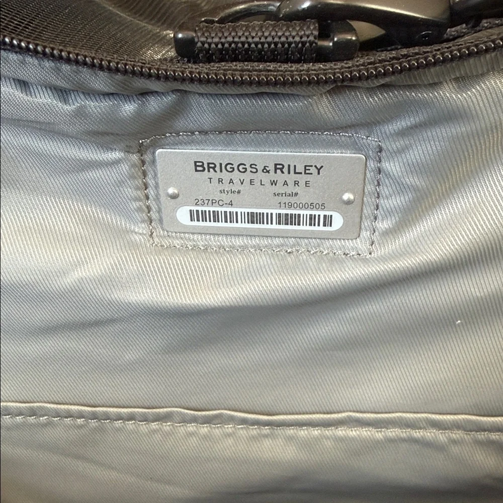 Briggs & Riley stylish secure
