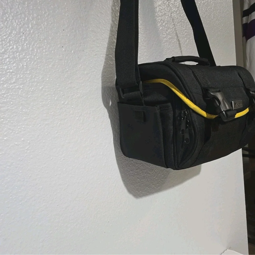 Nikon black shipped