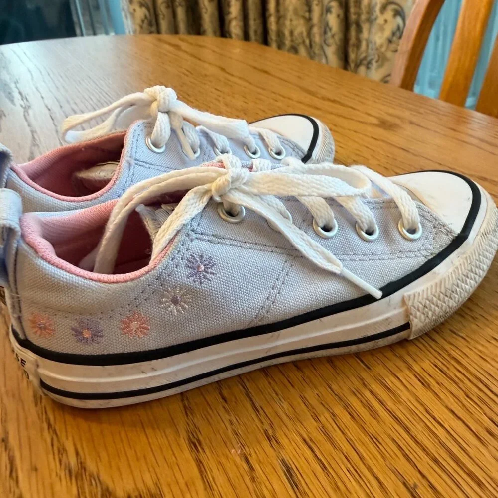Converse stylish floral