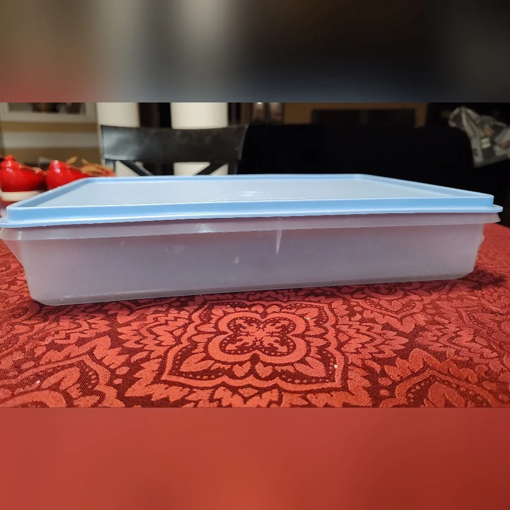 Vintage Tupperware light blue lid white container 15x10.5x2 Made In The USA