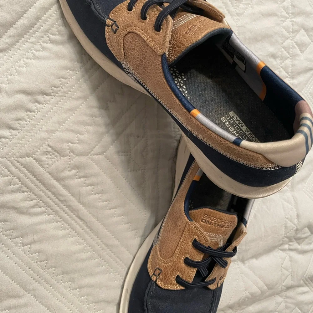 Skechers stylish sneakers