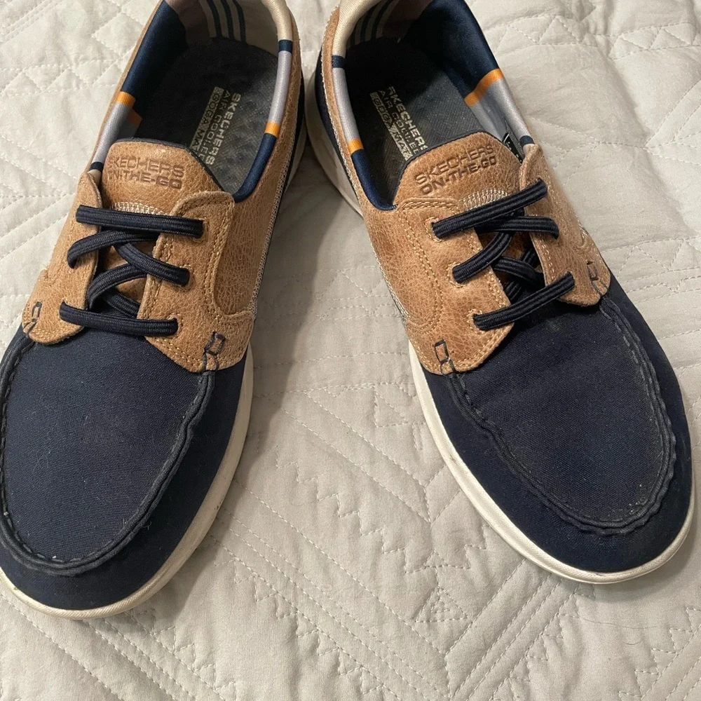 Skechers stylish sneakers