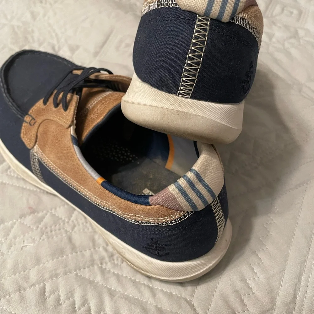 Skechers stylish sneakers