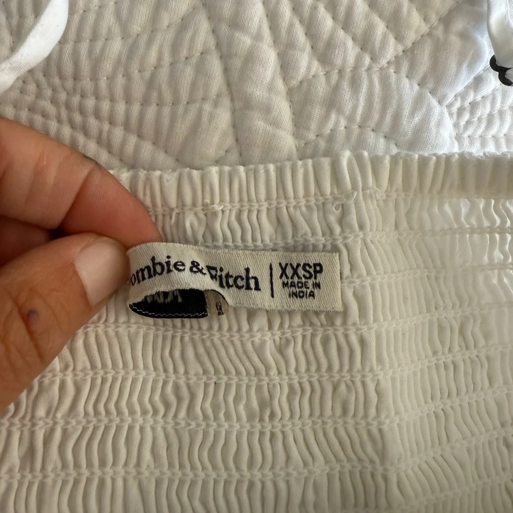 Abercrombie & Fitch elegant white