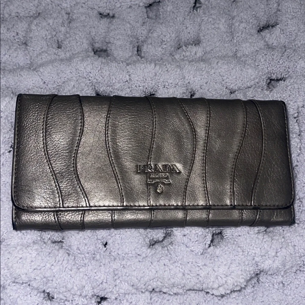 Prada pre loved