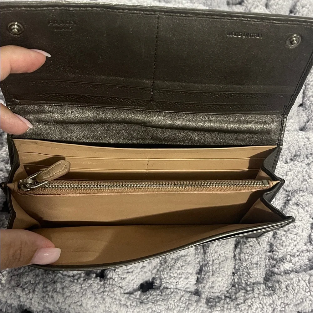 Prada pre loved