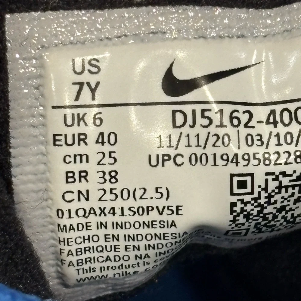 Nike dynamic sneakers