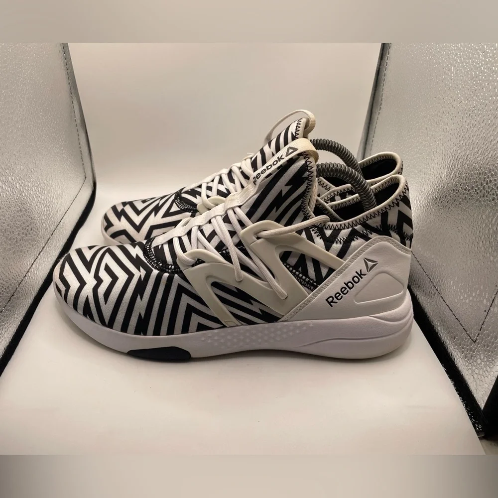 Reebok Black and White Patterned Sneakers women’s size 8.5