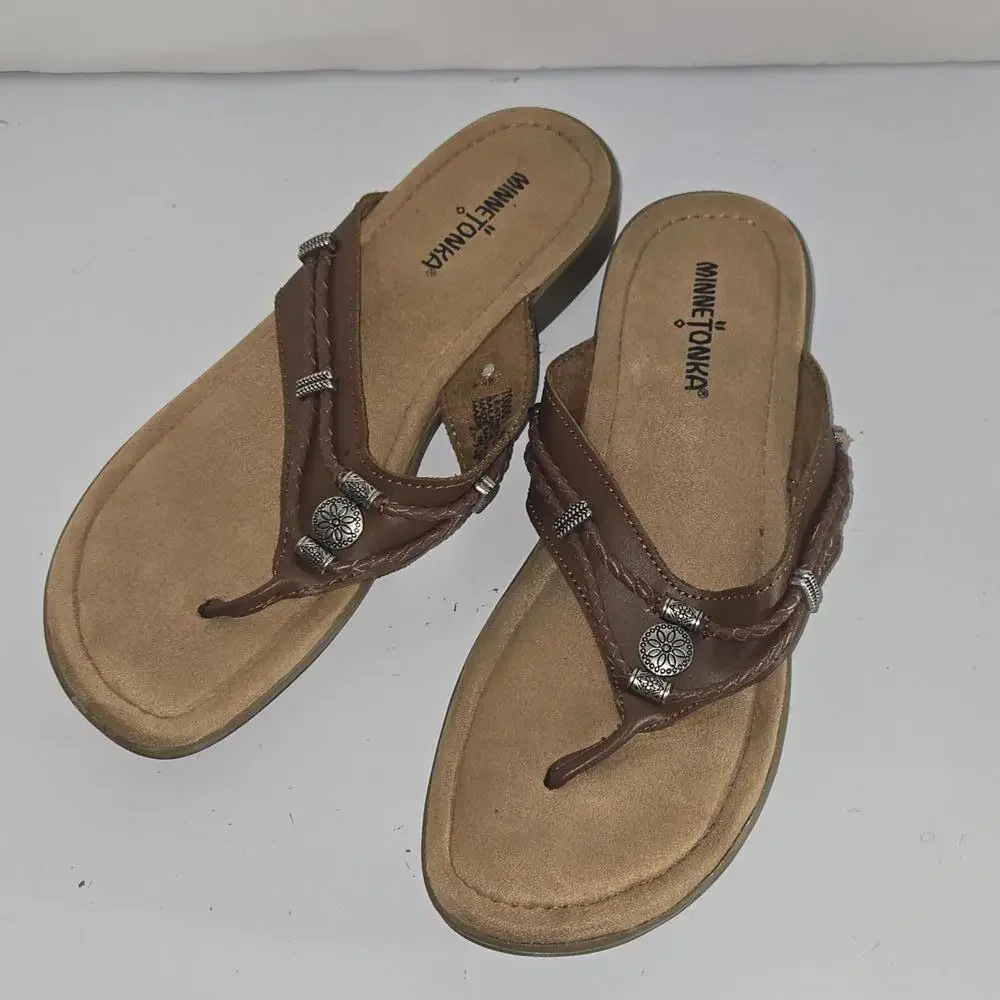 0307‎ Minnetonka Silverthorn Flip Flop Sandals Womens Size 10