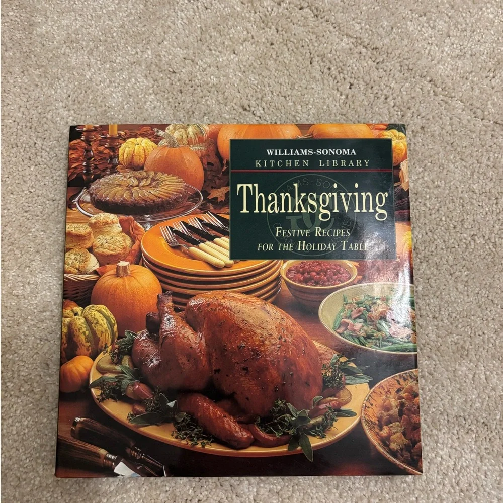 Williams Sonoma Thanksgiving Cookbook – Festive Recipes (Brown/Orange)