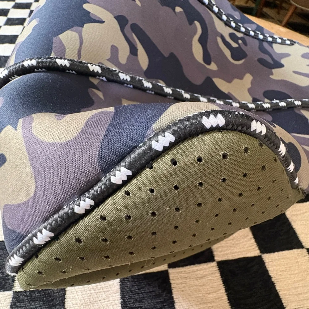 N/A detachable snaps or