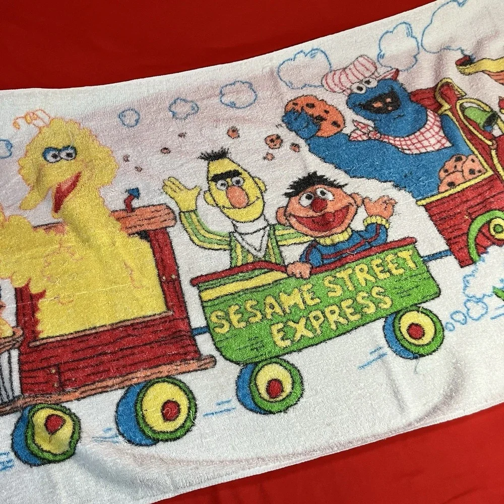 Vintage Sesame Street Beach Bath Towel 27x52 Big Bird Bert Earnie Cookie Monster