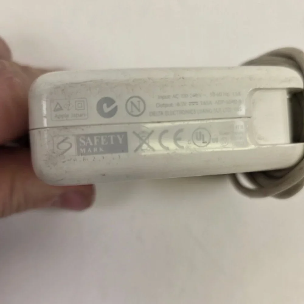 Apple genuine magsafe