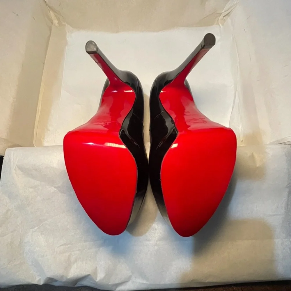 Christian Louboutin Lady Peep Maryjane twist. EU37 Ultra glossy Patent black.