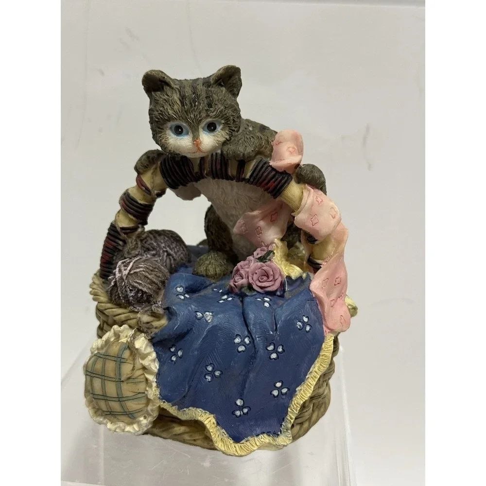 The Unbranded Brand vintage kitten