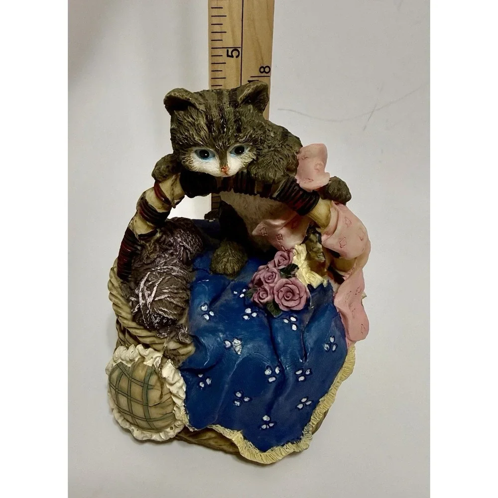 The Unbranded Brand vintage kitten