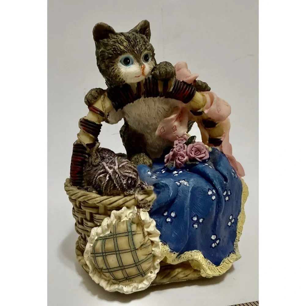 The Unbranded Brand vintage kitten