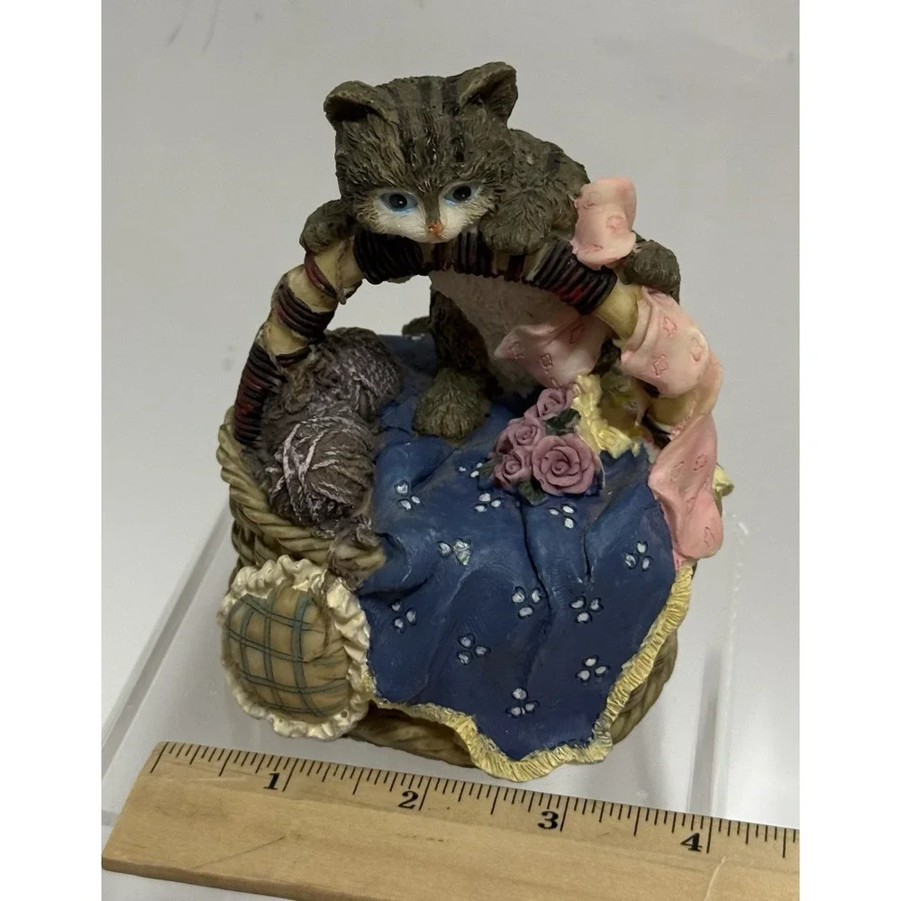 The Unbranded Brand vintage kitten