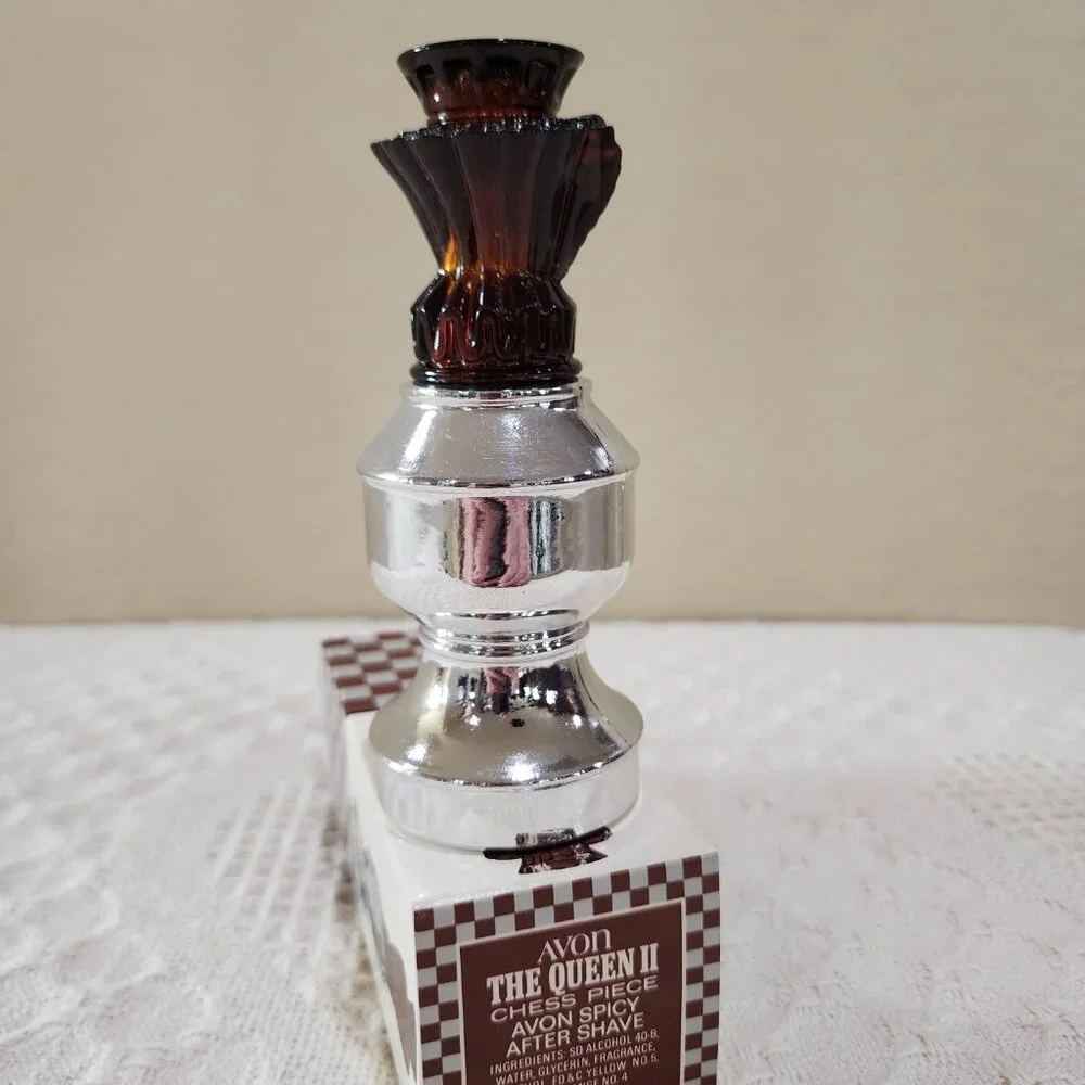 Vintage Avon THE QUEEN II CHESS PIECE Bottle Spicy Full Original Box