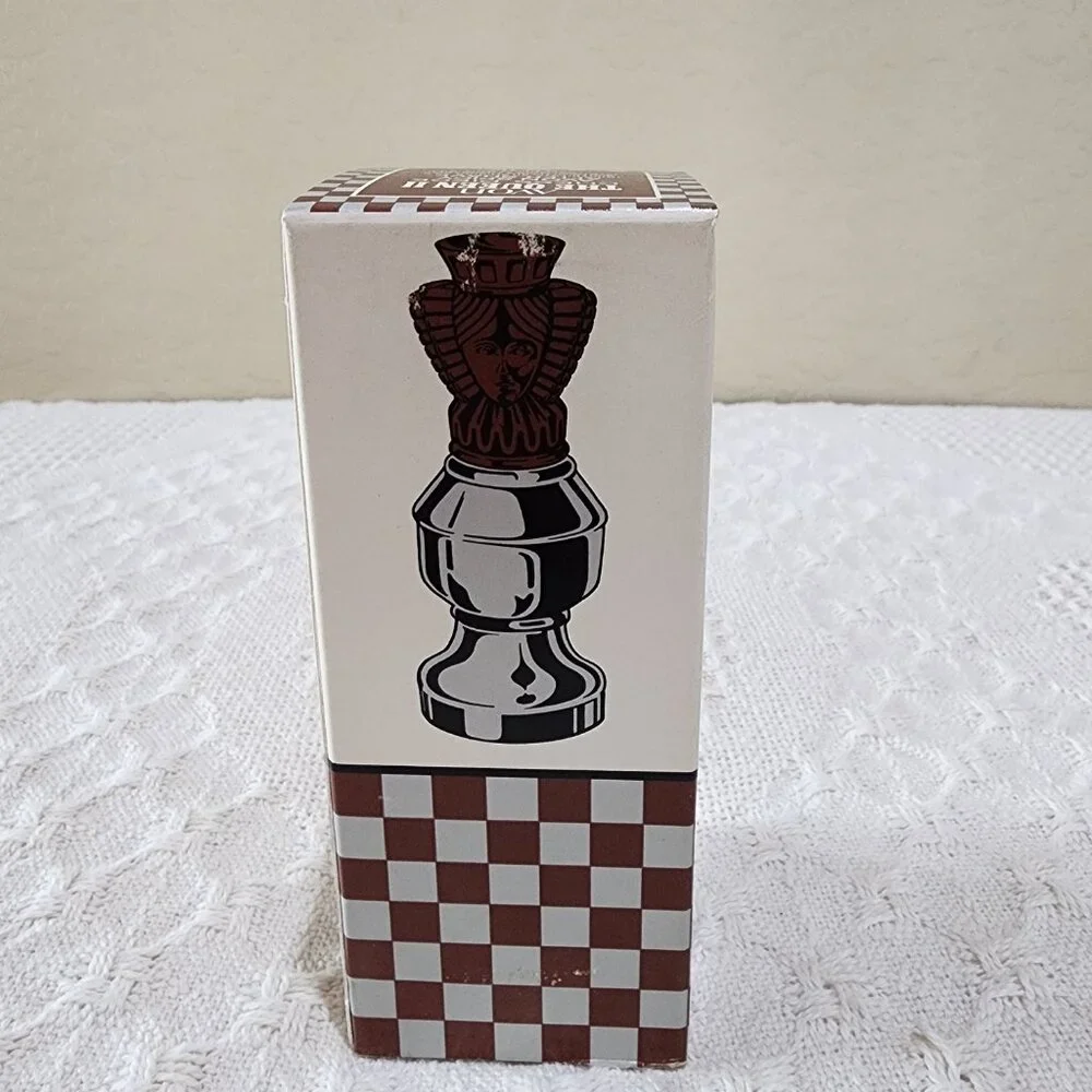 Vintage Avon THE QUEEN II CHESS PIECE Bottle Spicy Full Original Box