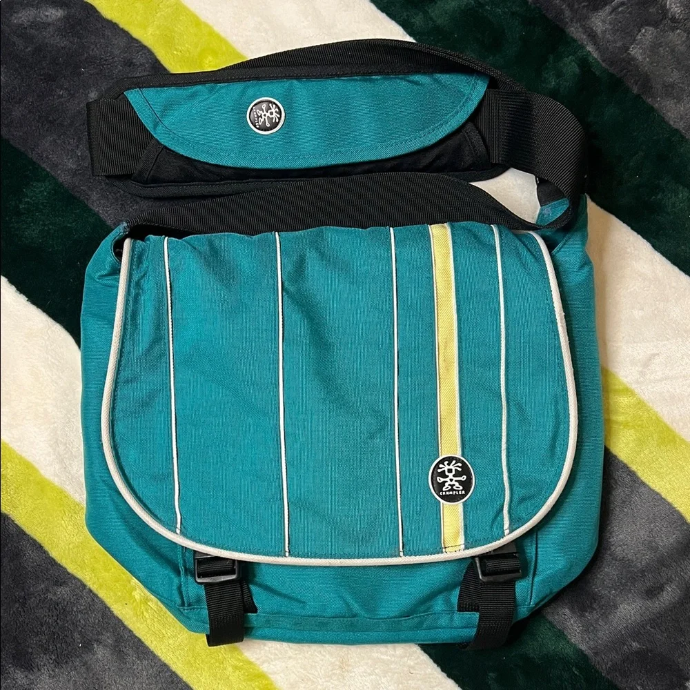 Crumpler Teal Men’s Messenger Bag with Yellow Stripe Accent
